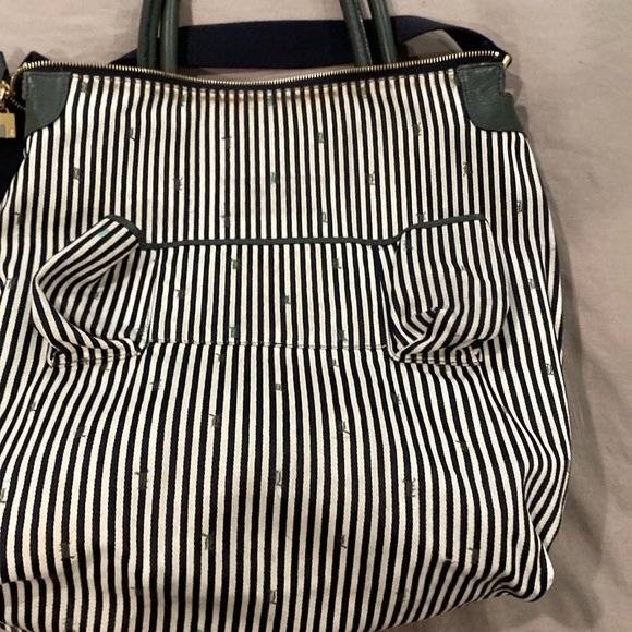 Women’s L.A.M.B Green Leather Tote with a Zipper closure - Picture 15 of 16